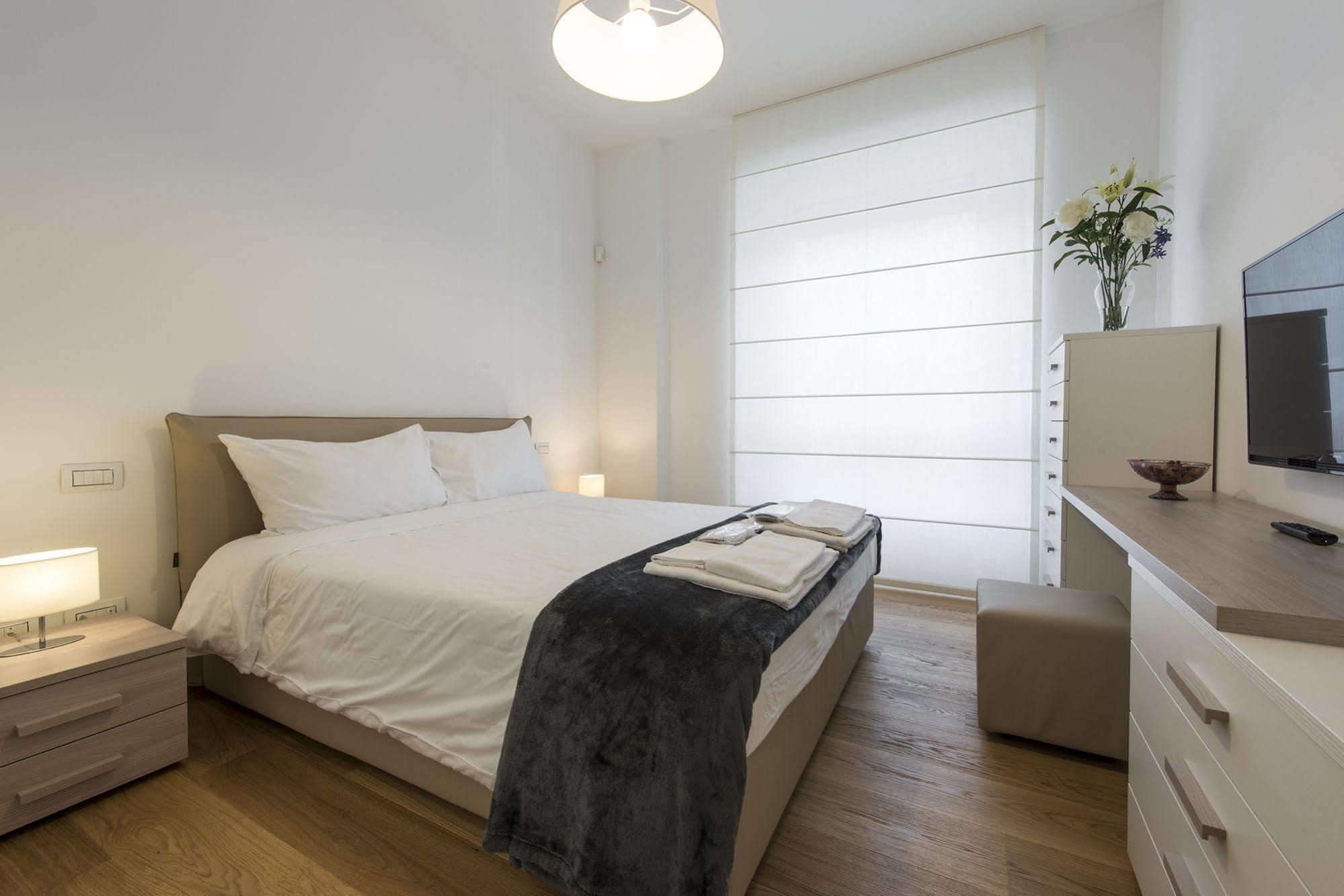Milan Royal Suites ภายนอก รูปภาพ