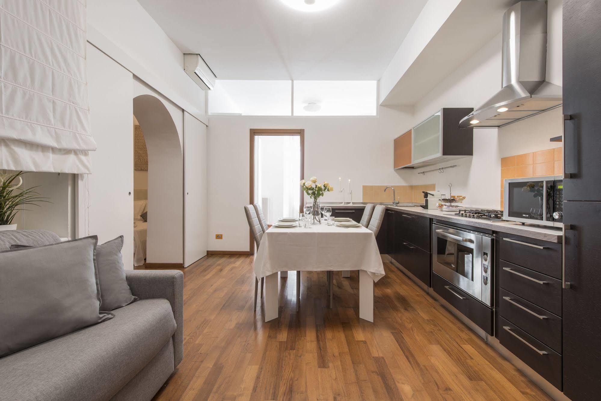 Milan Royal Suites ภายนอก รูปภาพ
