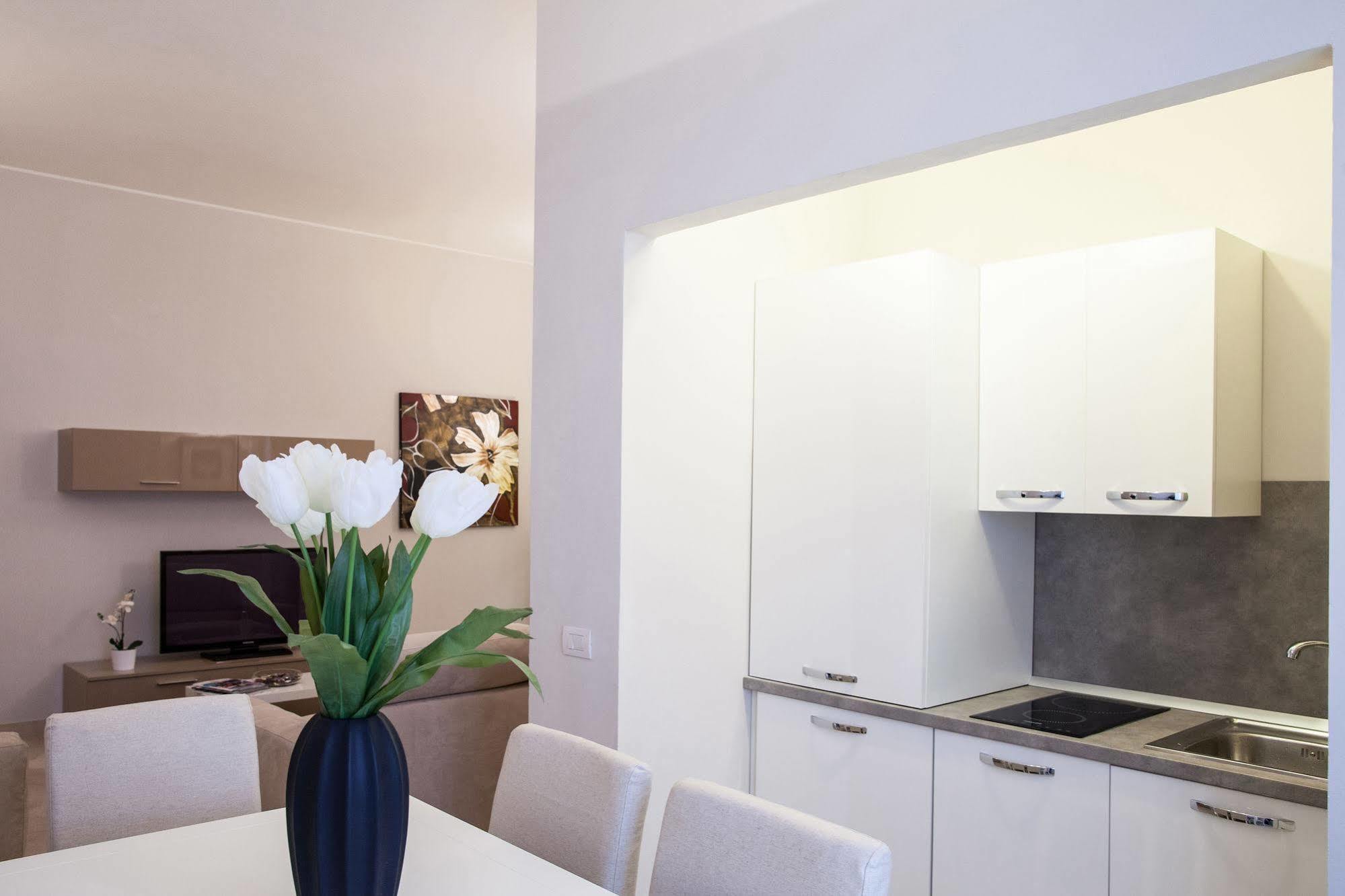 Milan Royal Suites ภายนอก รูปภาพ