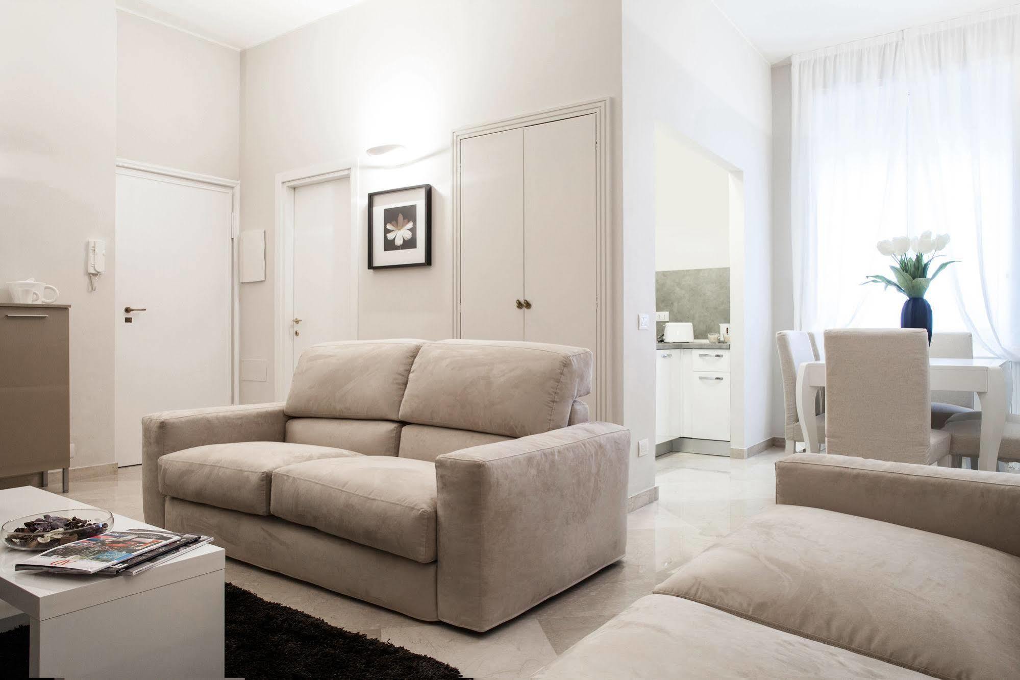 Milan Royal Suites ภายนอก รูปภาพ