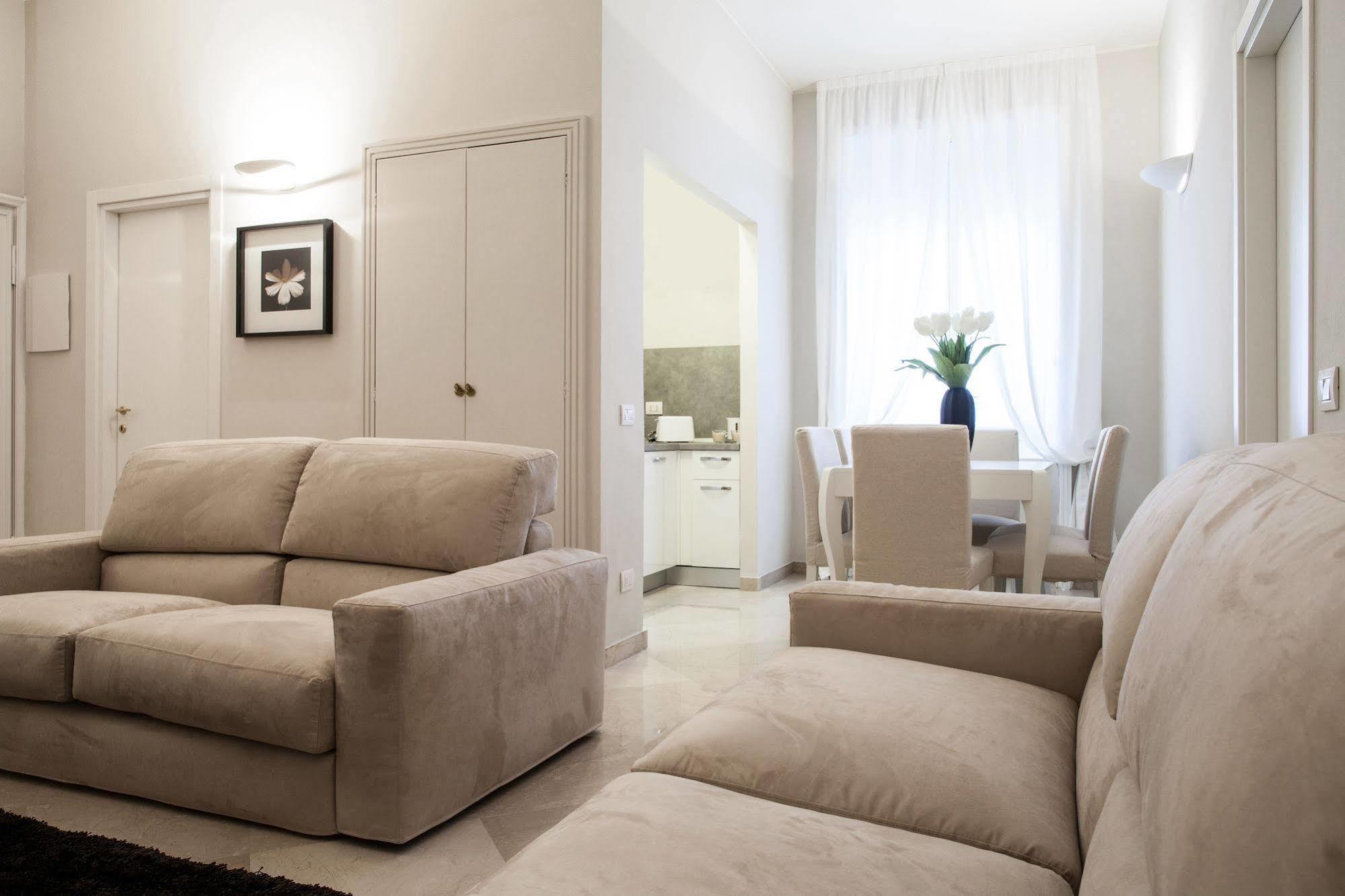 Milan Royal Suites ภายนอก รูปภาพ