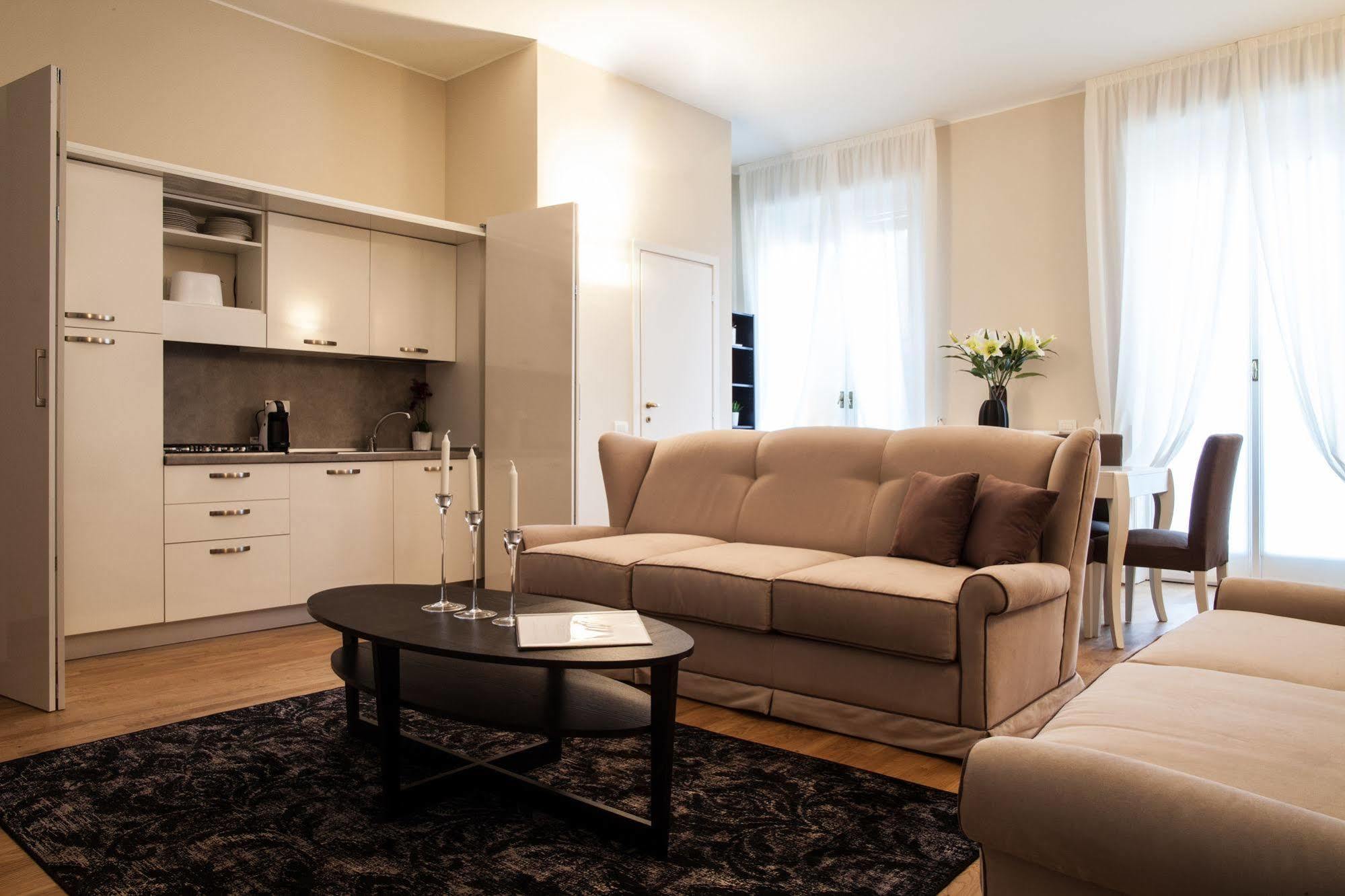Milan Royal Suites ภายนอก รูปภาพ