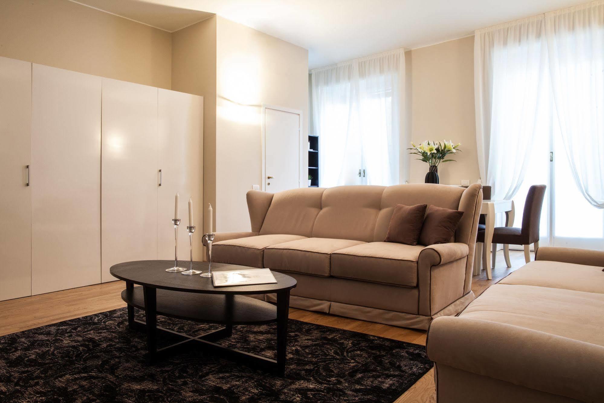 Milan Royal Suites ภายนอก รูปภาพ