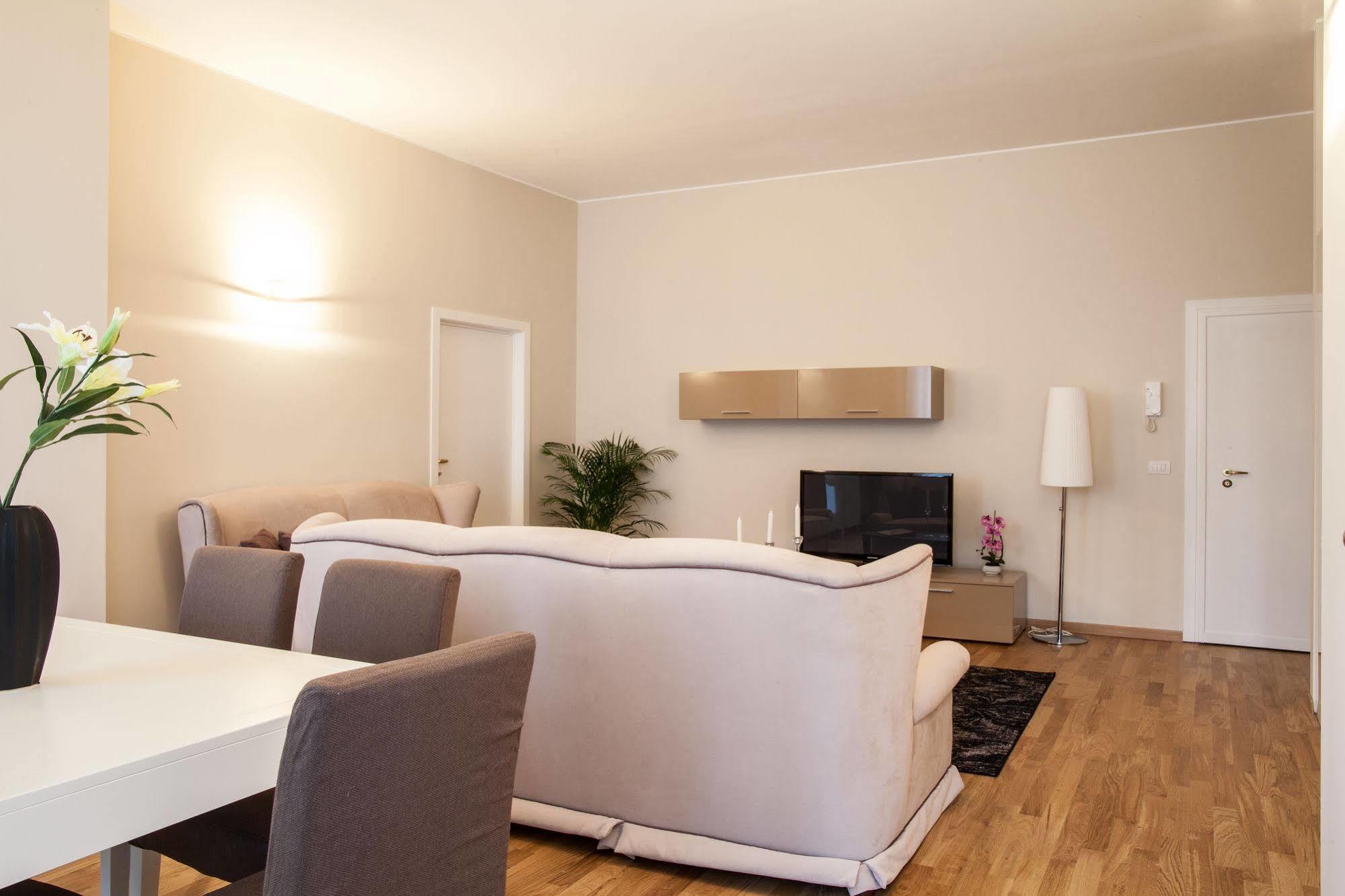 Milan Royal Suites ภายนอก รูปภาพ