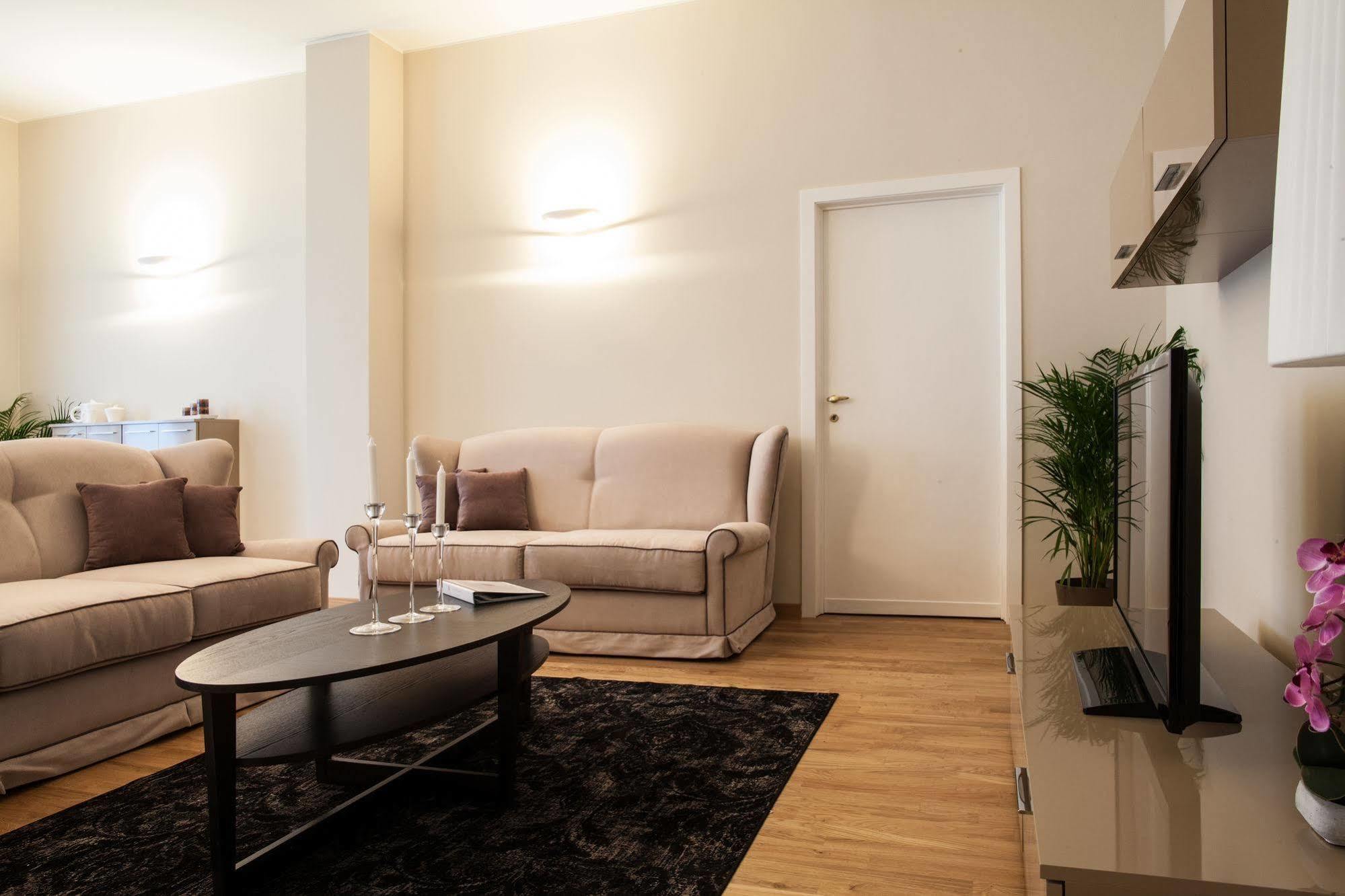 Milan Royal Suites ภายนอก รูปภาพ