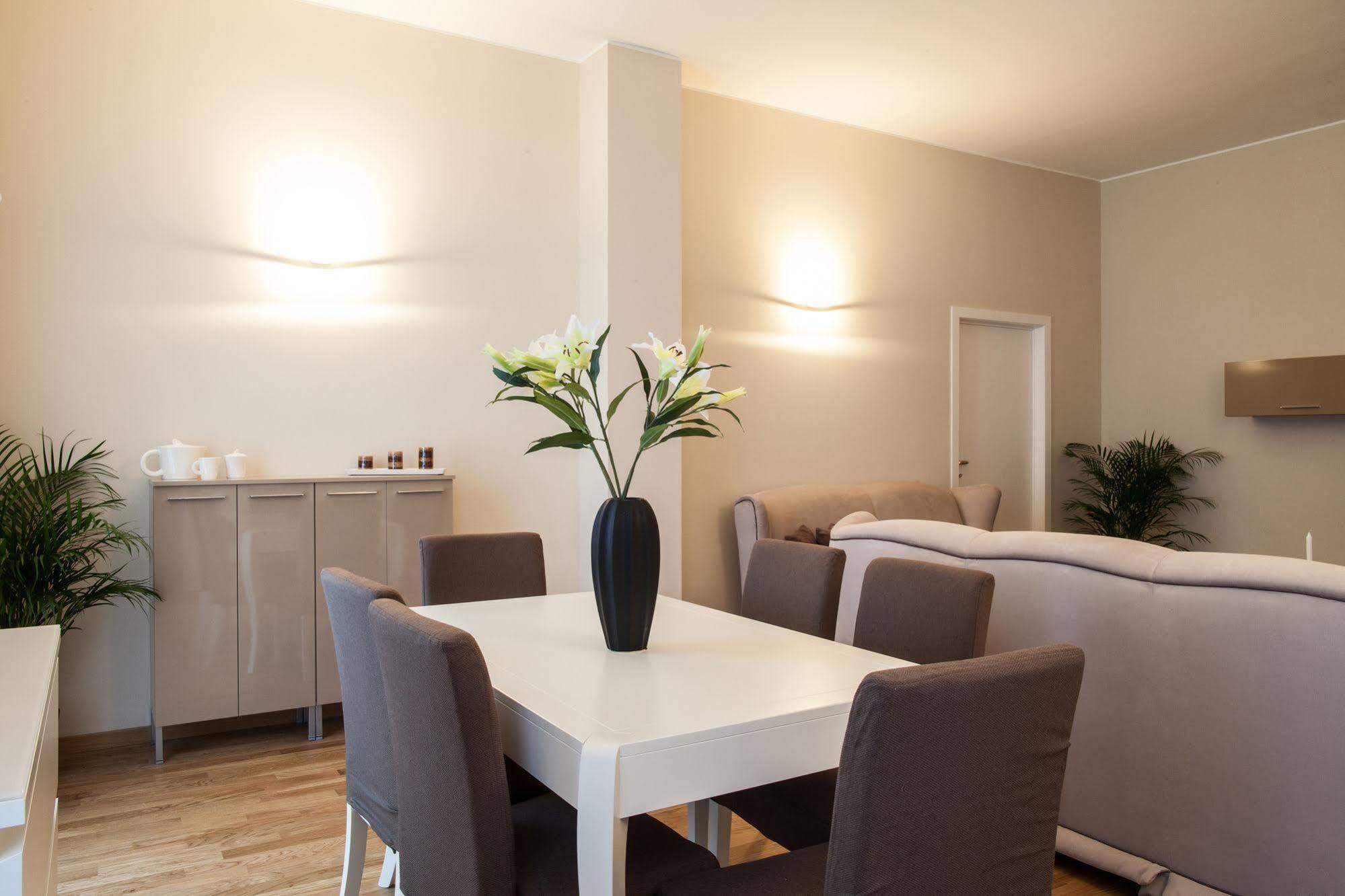Milan Royal Suites ภายนอก รูปภาพ