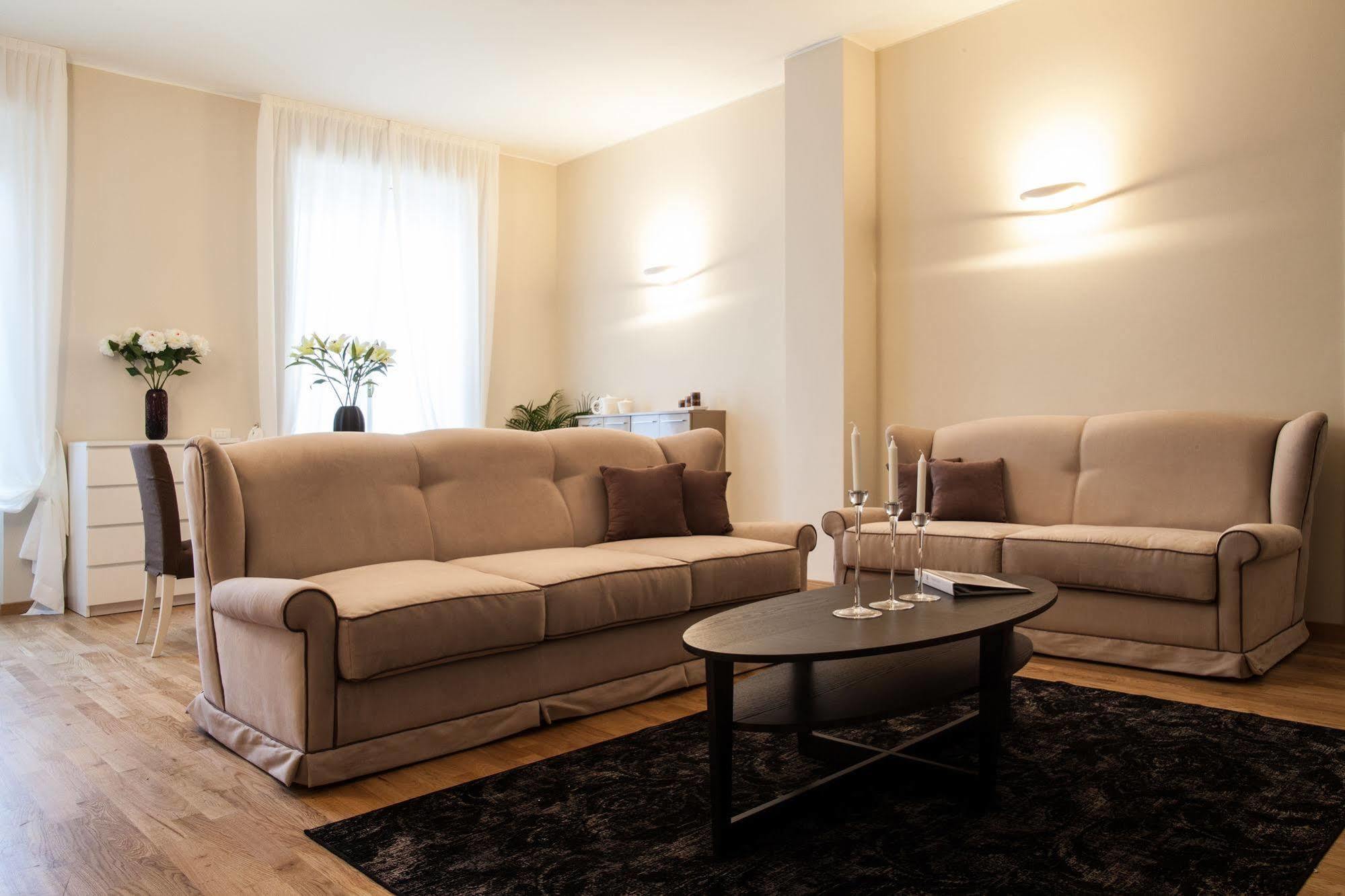 Milan Royal Suites ภายนอก รูปภาพ