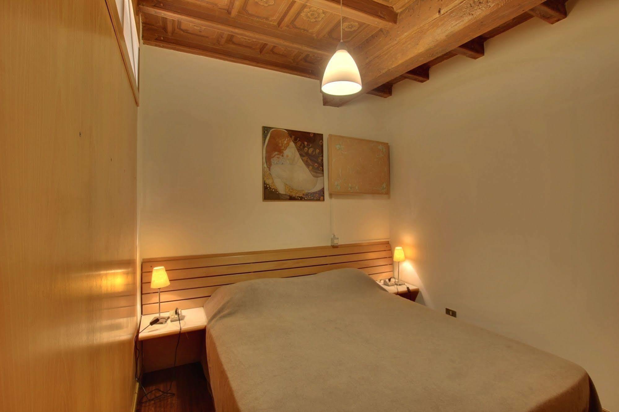 Milan Royal Suites ภายนอก รูปภาพ