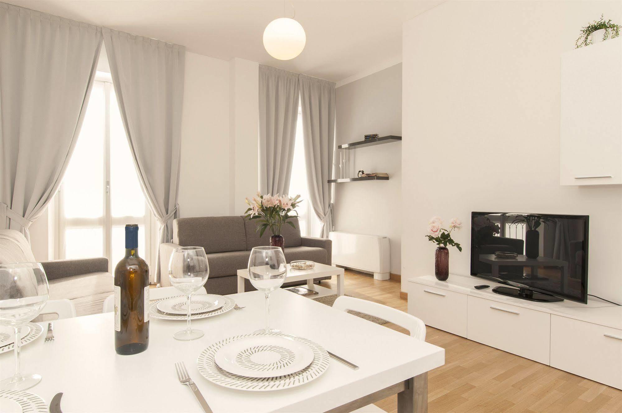Milan Royal Suites ภายนอก รูปภาพ