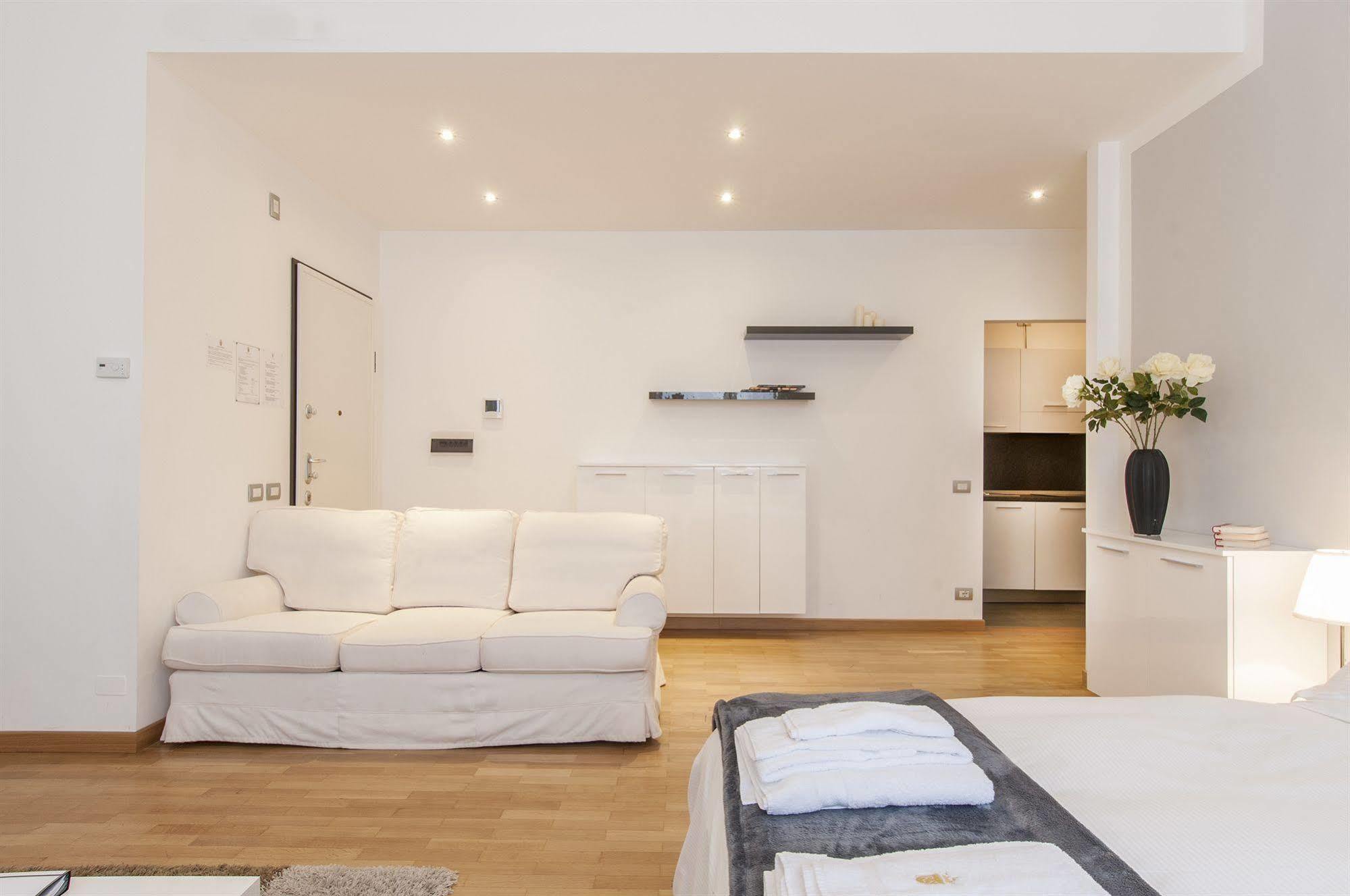 Milan Royal Suites ภายนอก รูปภาพ