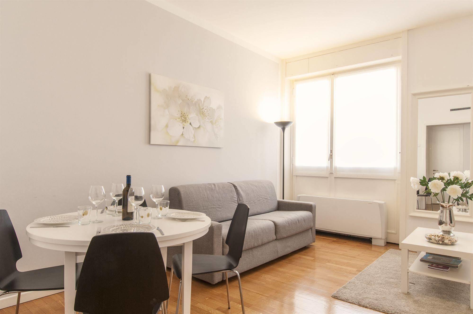 Milan Royal Suites ภายนอก รูปภาพ