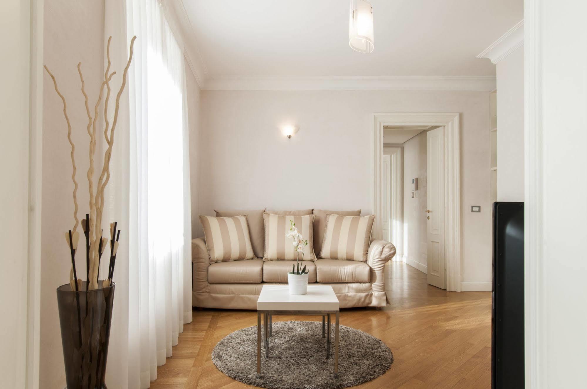 Milan Royal Suites ภายนอก รูปภาพ