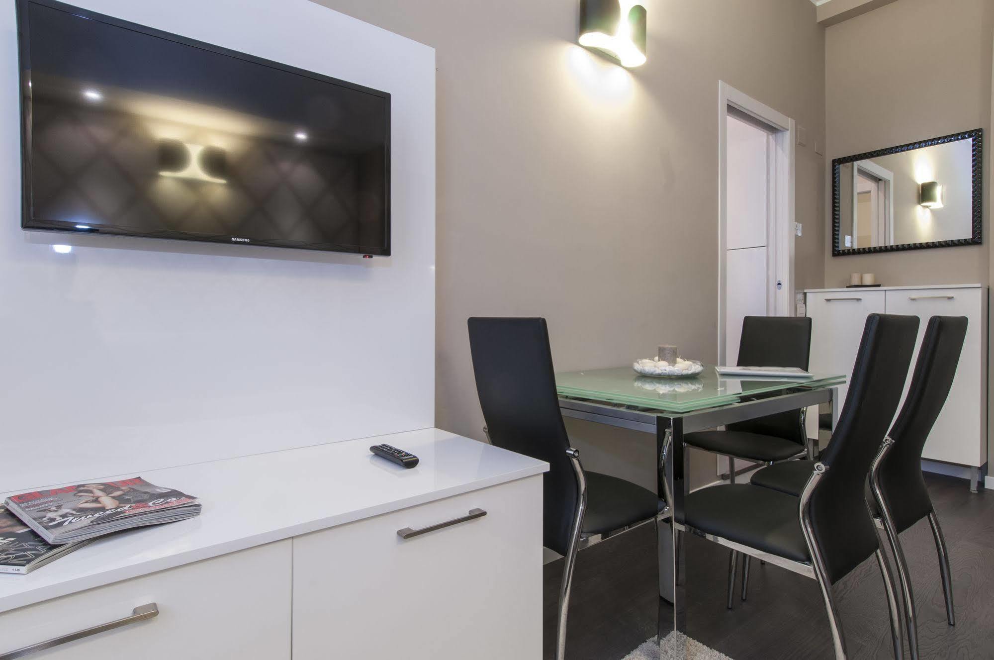 Milan Royal Suites ภายนอก รูปภาพ